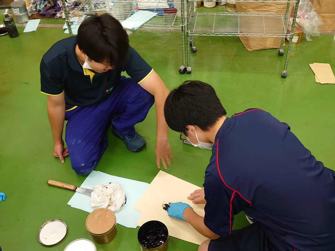 高校生職業体験の様子。